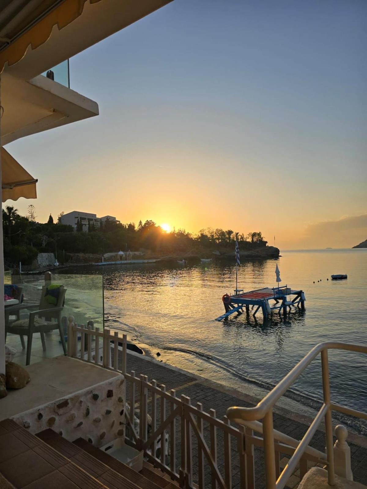 Komissa΄S Beach House Agia Pelagia Eksteriør bilde