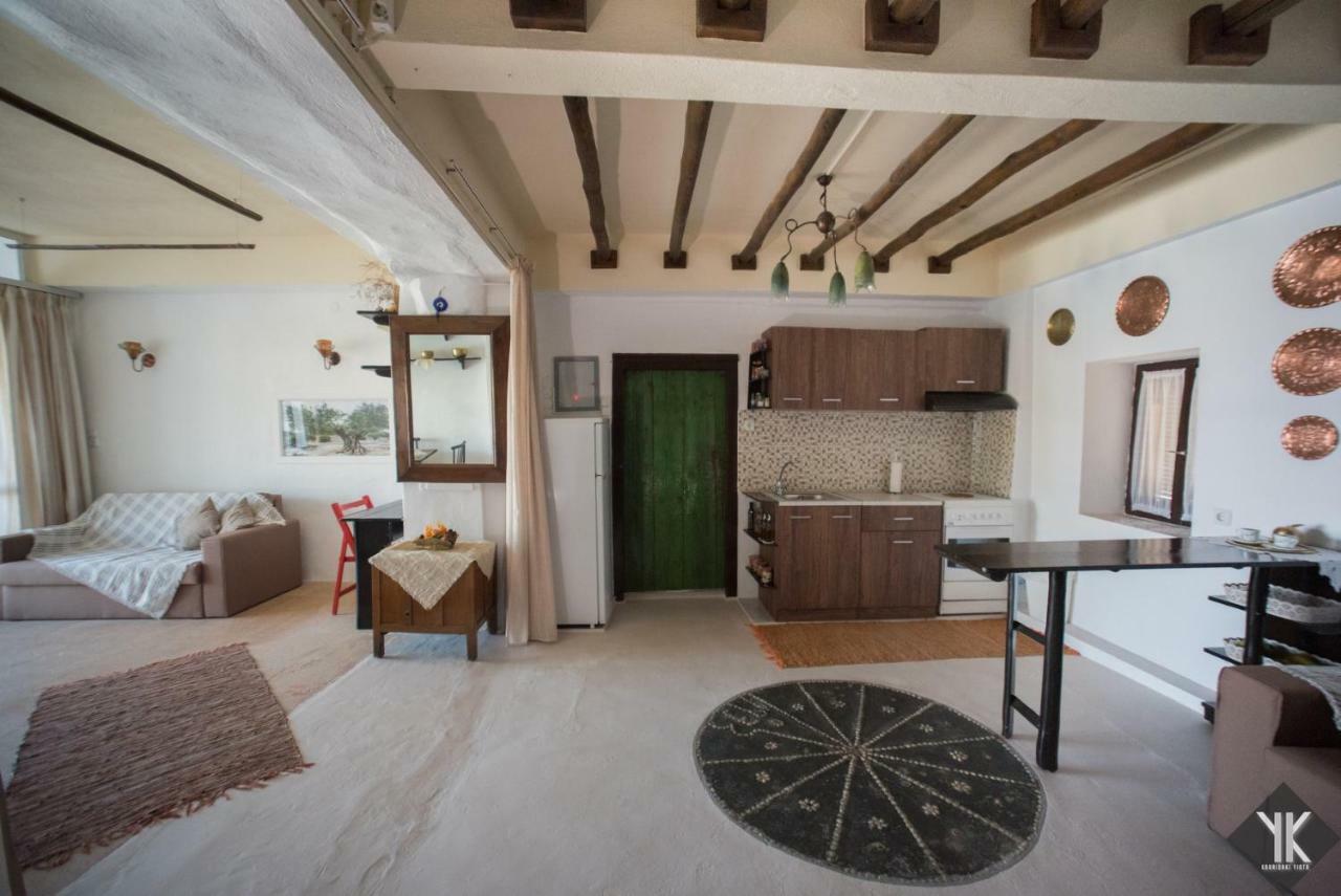 Komissa΄S Beach House Agia Pelagia Eksteriør bilde