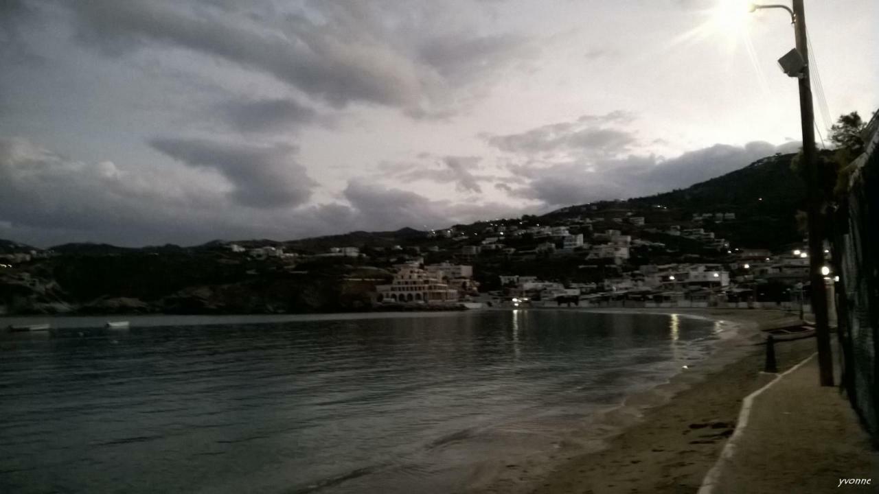 Komissa΄S Beach House Agia Pelagia Eksteriør bilde